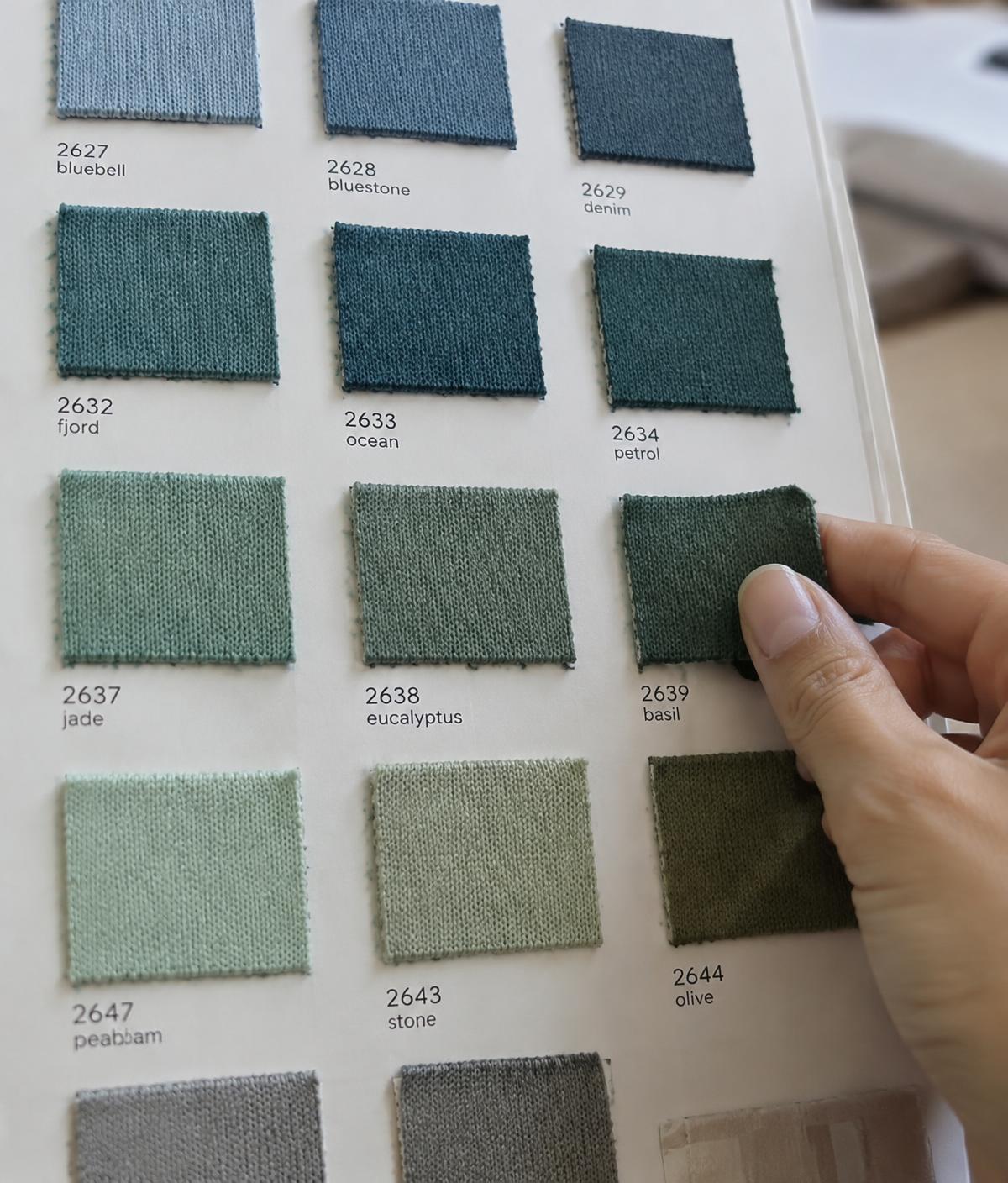 Cartela de cores com amostras de malha